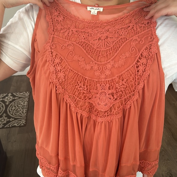 black and white flowy tank tops lightly used - Picture 4 of 4